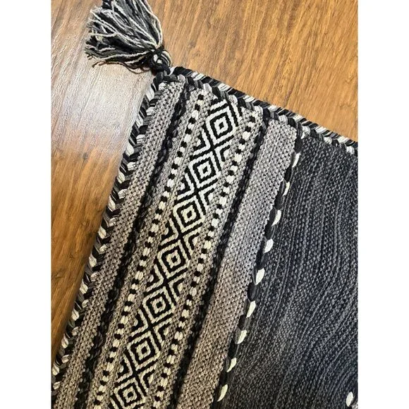 2 SURYA Pillow Covers 23x23 Black Gray Charcoal White Knobby Tassels Floor BOHO - Picture 5 of 11